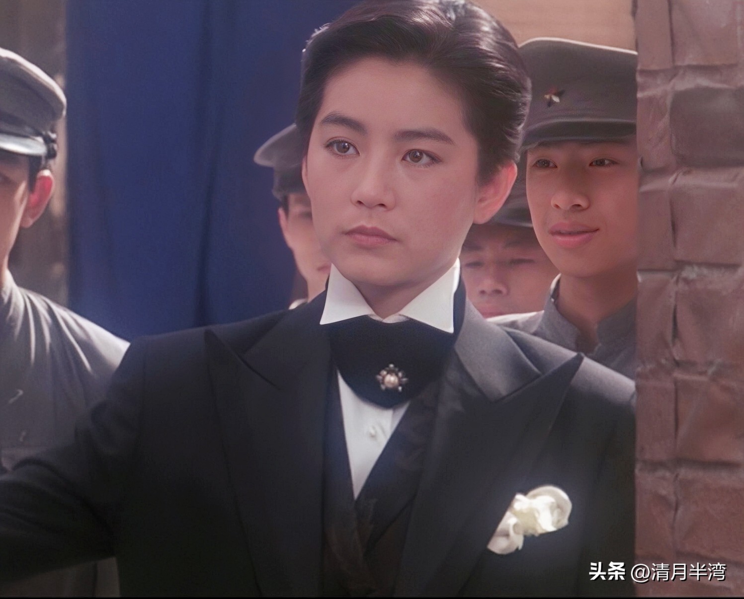短发 女明星 生_港圈女星短发造型_港风女星短发代表